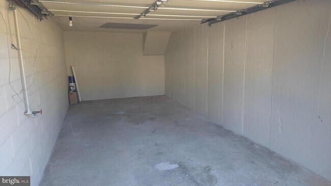 Building Photo - 356 Krams Ave