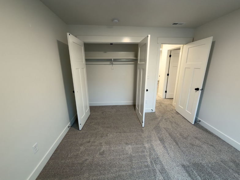 Building Photo - 723 Desert Willow Dr