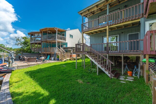 Building Photo - 200 White St