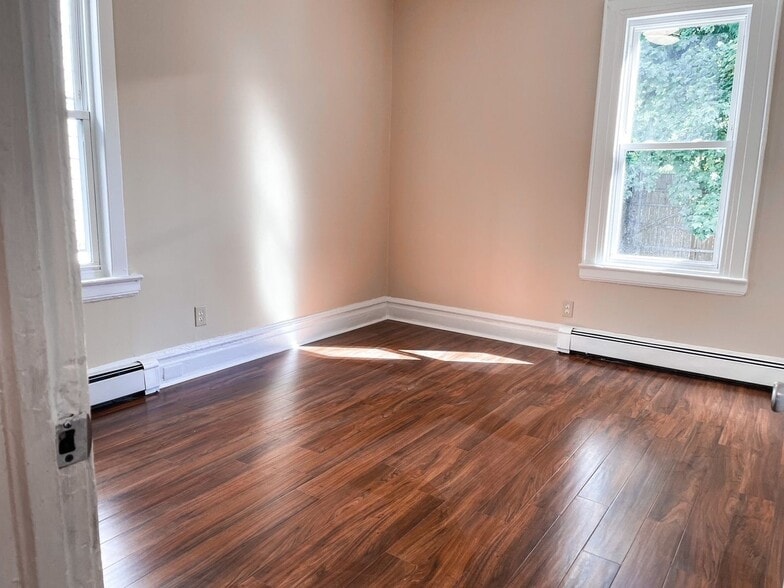 Building Photo - 596 S 19th St