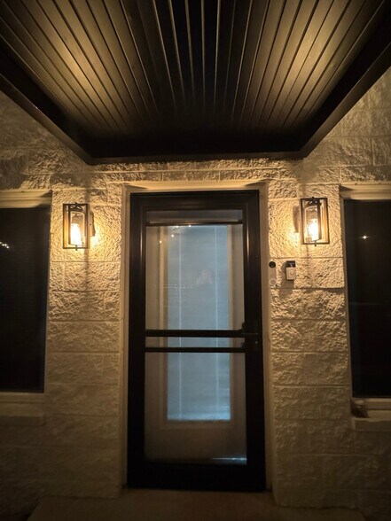 Building Photo - 869 Starr Hill Rd