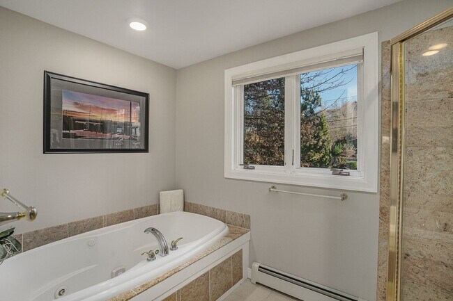 Building Photo - 4Bd/3.25Ba Seattle House