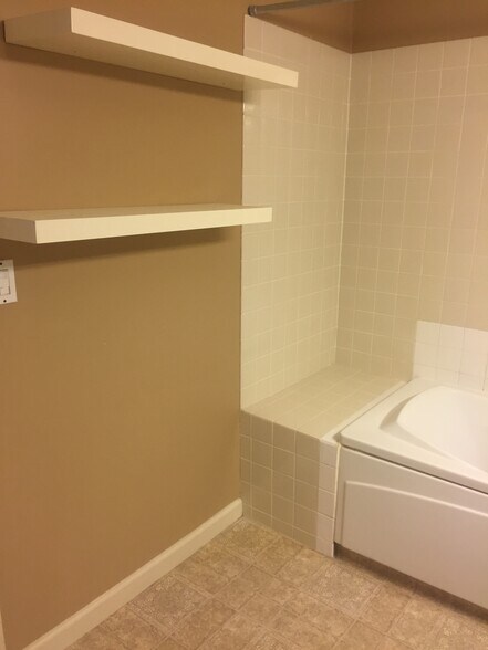 Building Photo - 5202 Halcyon Dr
