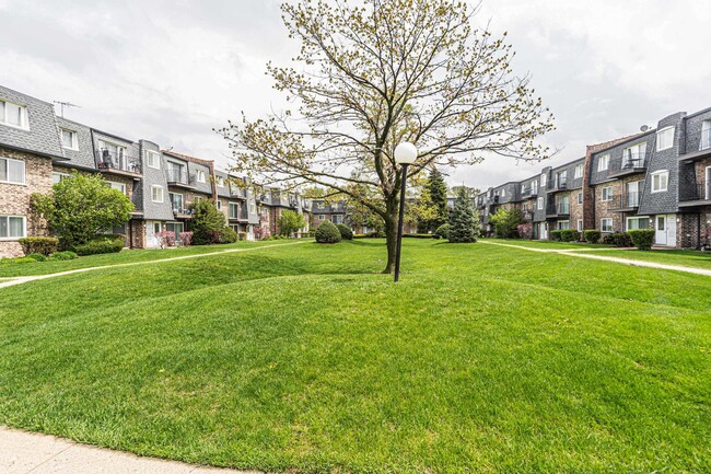 Building Photo - 9405 Bay Colony Dr