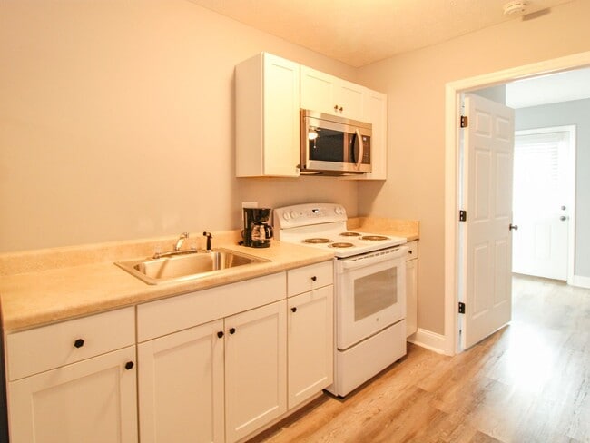 Building Photo - NEW Furnished Apartments close to Athens and TVA Brownsferry