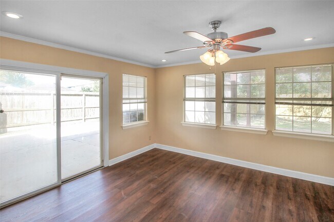 Building Photo - 5738 Willowbend Blvd