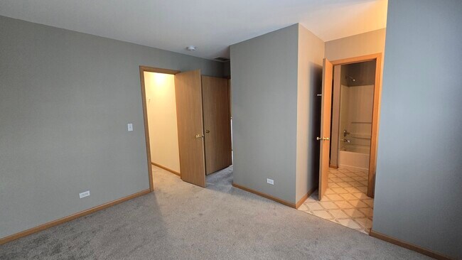 Building Photo - 2053 Grayhawk Dr