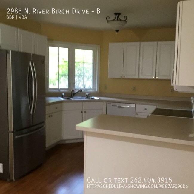 Building Photo - Huge condo with 2 car garage!