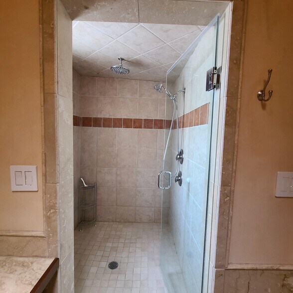 Spa shower - 1705 Marble Ave NW