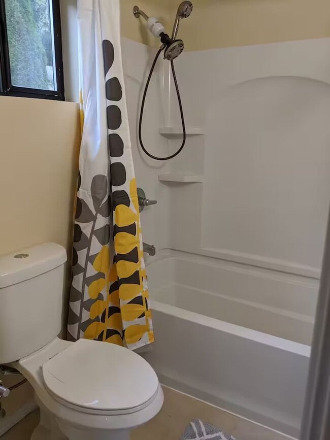 Building Photo - Water View Cabin in Iilahee - Fully Furnished