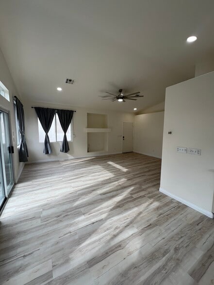 Building Photo - 2493 W Richmar Ave