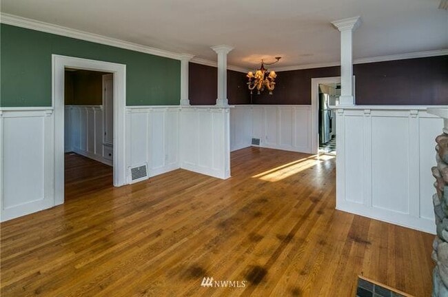 Building Photo - Walk to Schools, Downtown & Waterfront from Lettered Streets 5bd Home