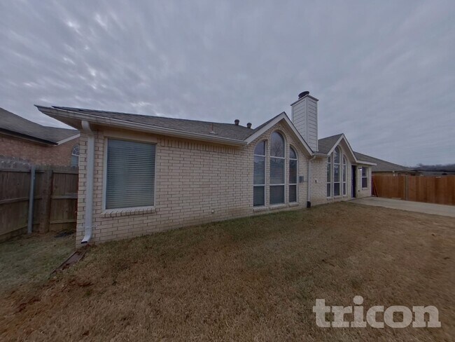 Building Photo - 4021 Chinaberry Dr