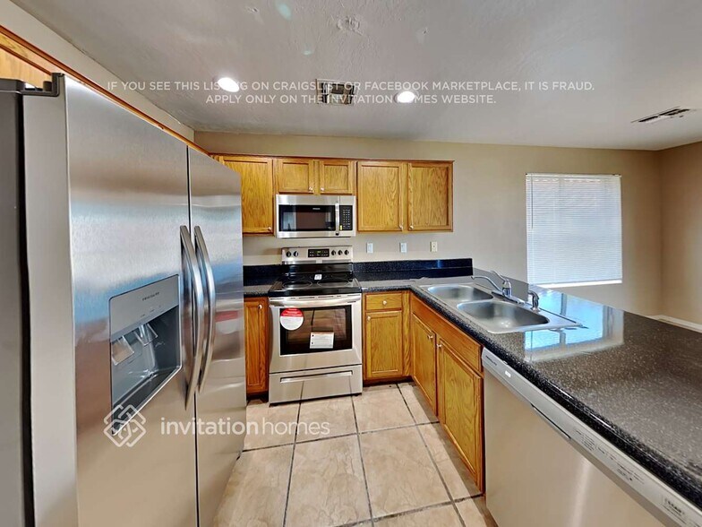 Building Photo - 147 S 111th Pl