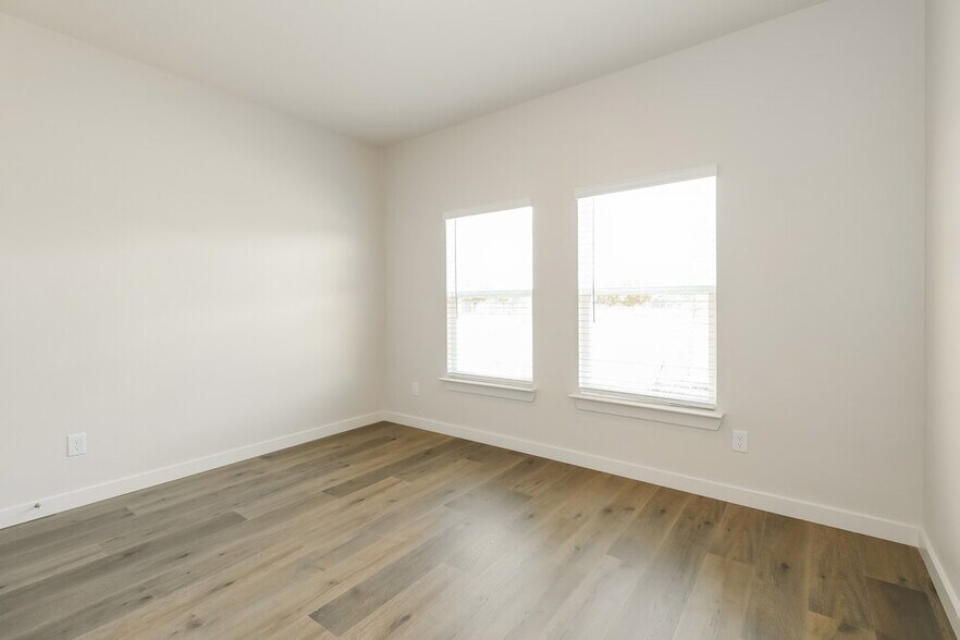 Building Photo - 1500 Harvester Dr