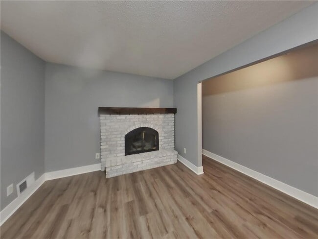 Building Photo - 820 Shenandoah Ln N