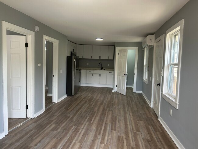 Building Photo - 27 N Main St