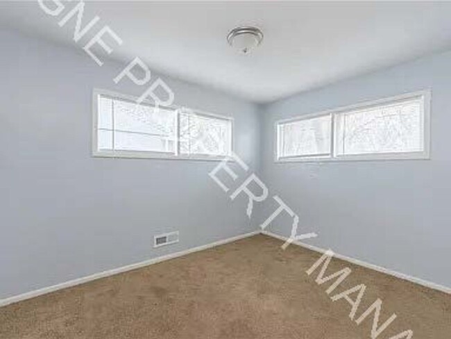 Building Photo - Single Family Home in Ruskin - All Voucher...