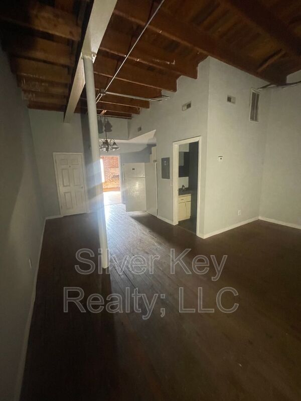 Building Photo - 217 E Washington Ave