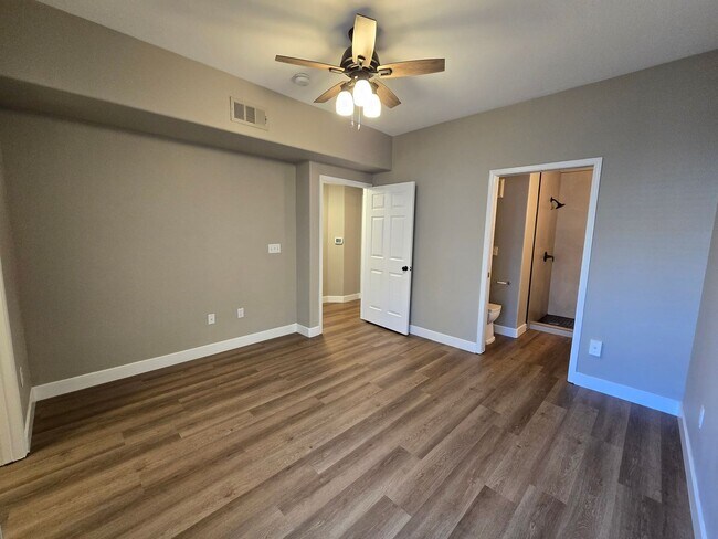 Building Photo - A Fabulous 2 Bedroom Condo with a Garage in the Heart of Summerlin!!!