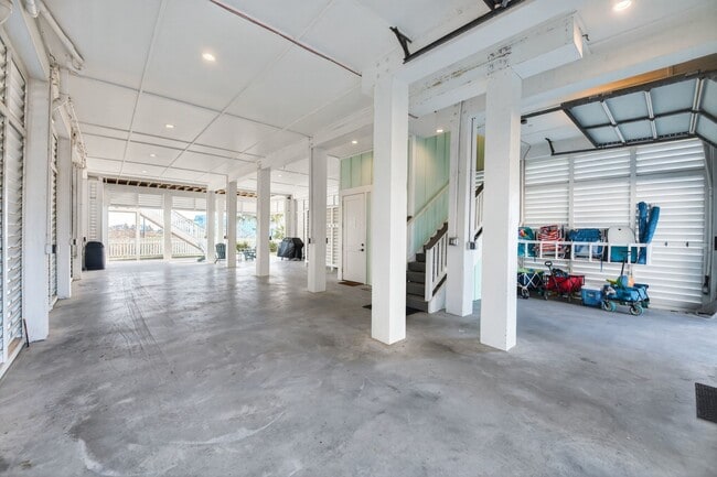 Building Photo - 3815 Seabreeze Ln