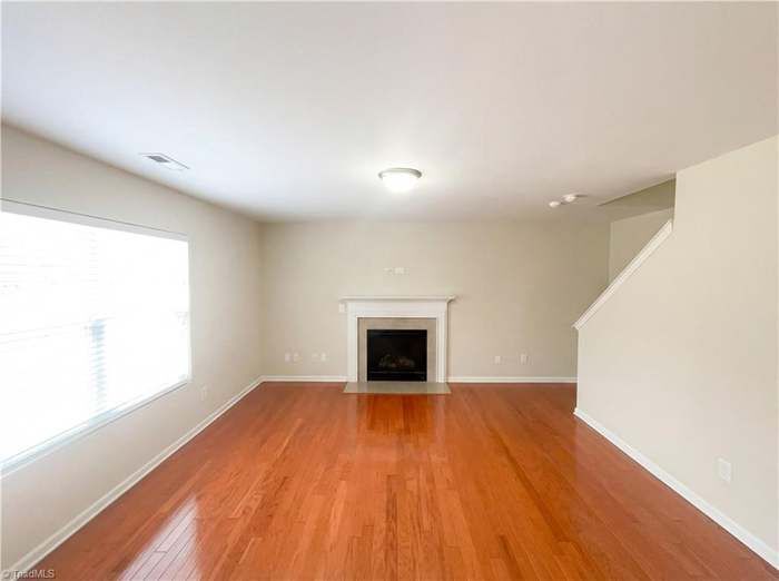 Building Photo - 2518 Macleod St