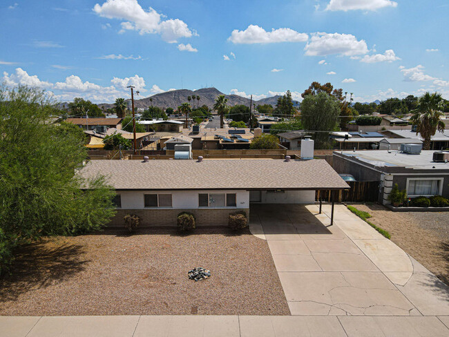 Building Photo - 3bed/1.5bath House at 35th Ave. & Cactus! ...