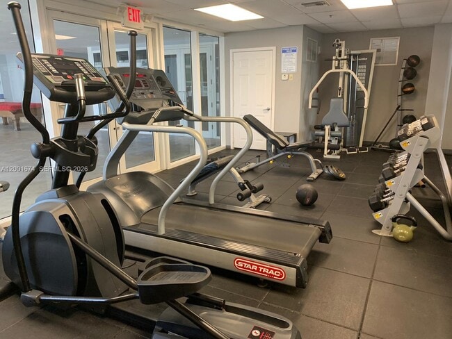 Building Photo - 170 SE 14th St