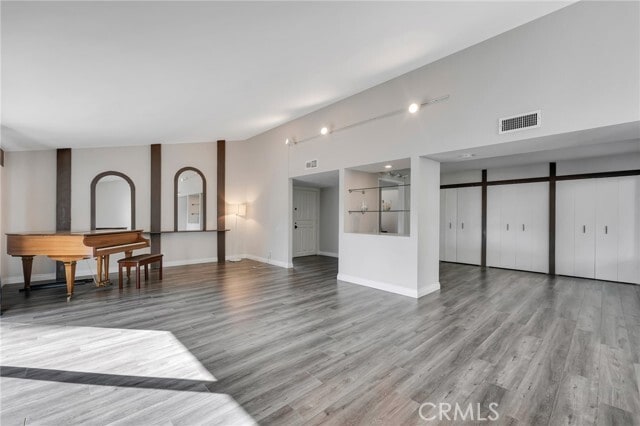 Building Photo - 4352 Park Corona