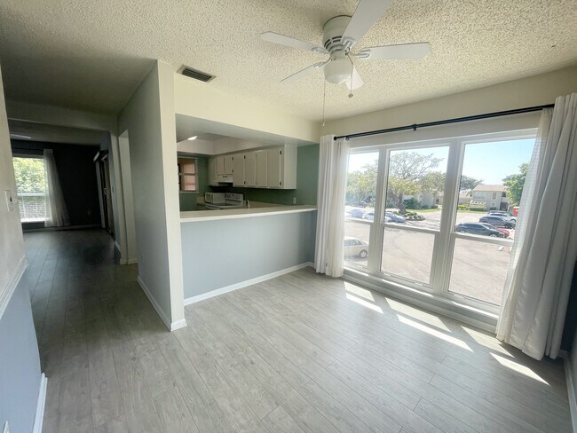 Building Photo - 610 Windrush Bay Dr