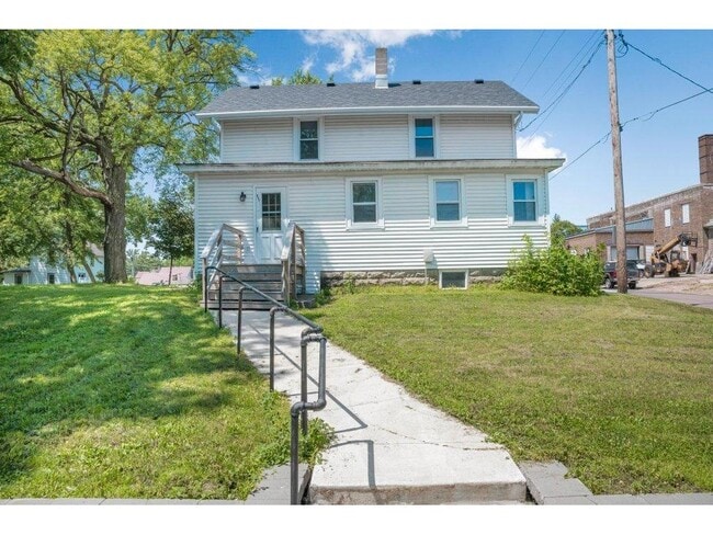 Building Photo - 857 Bradley Ave