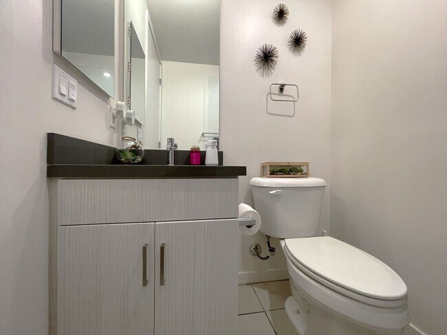 Building Photo - 14107 W Monroe Pl