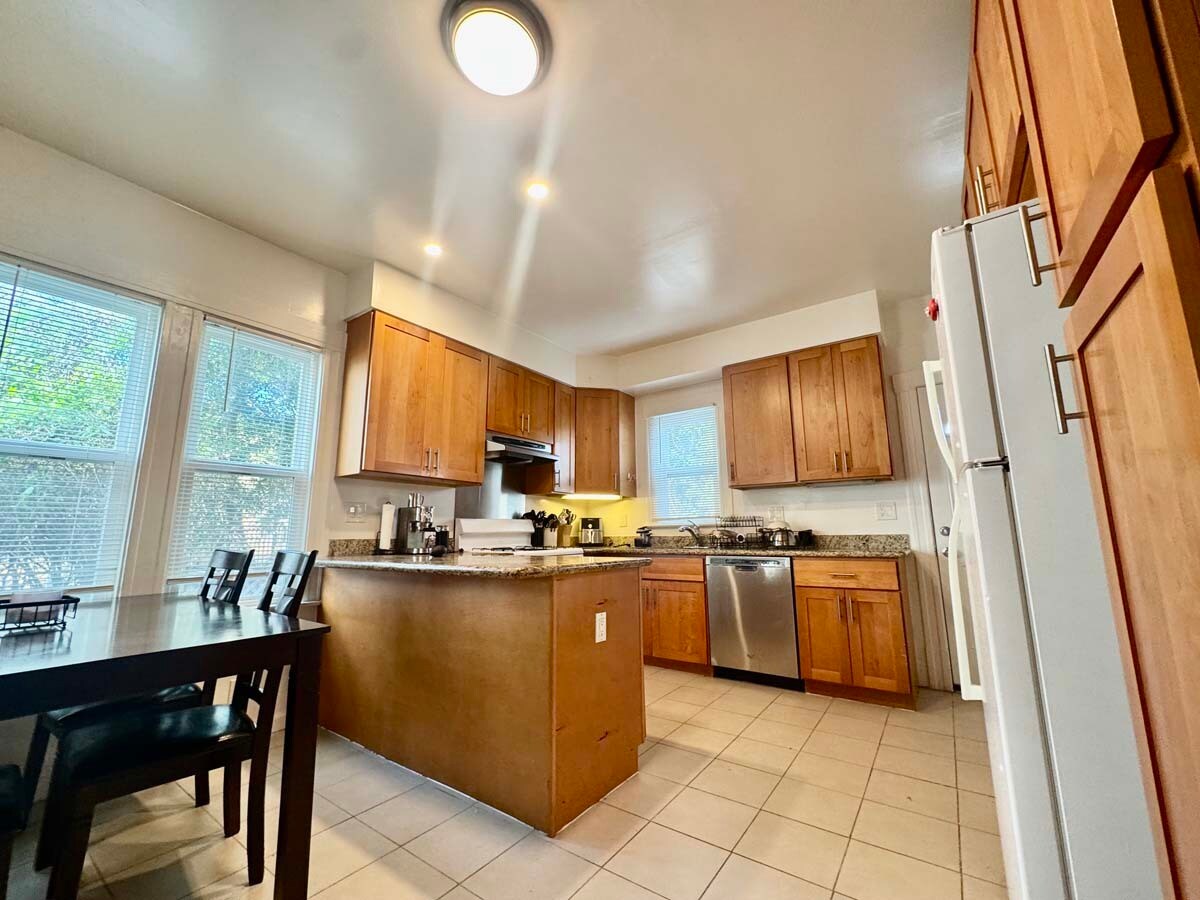 Building Photo - 2209 Haste St