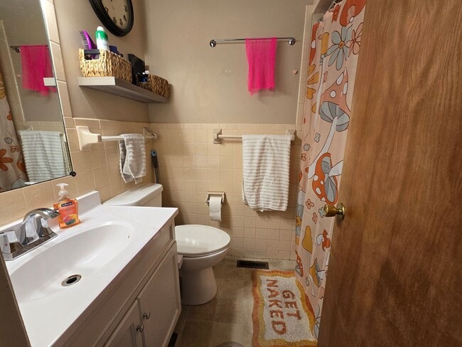 Building Photo - 203 Eisenhower Dr