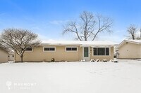 Building Photo - 8975 Cambridge Dr