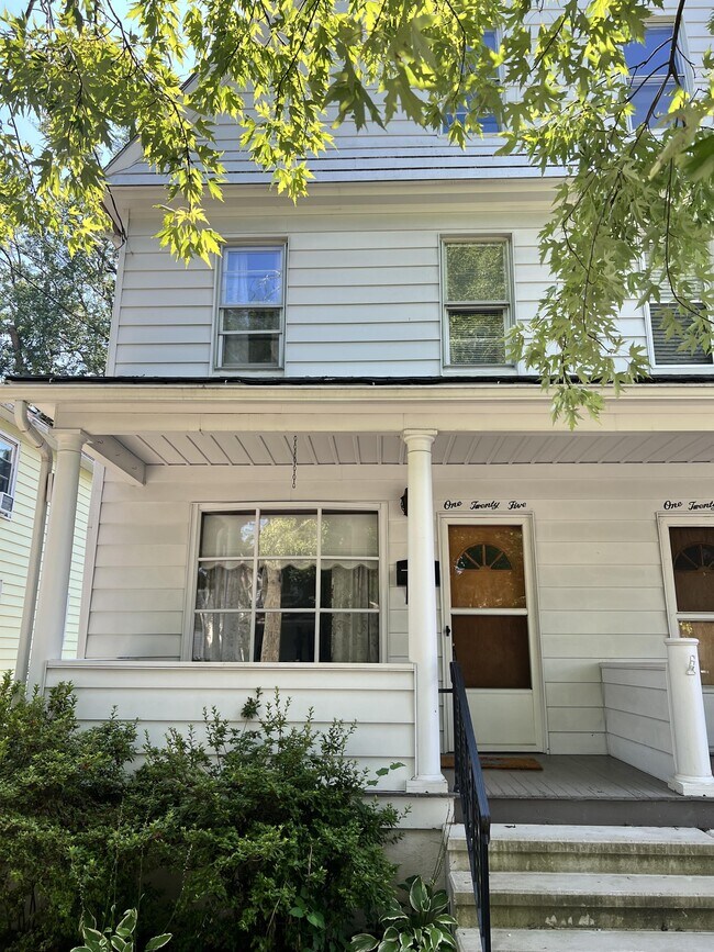 Building Photo - 125 E Bennett St