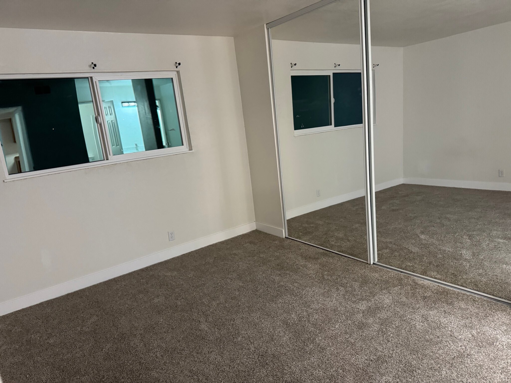 Building Photo - 111 Woodbury Cir