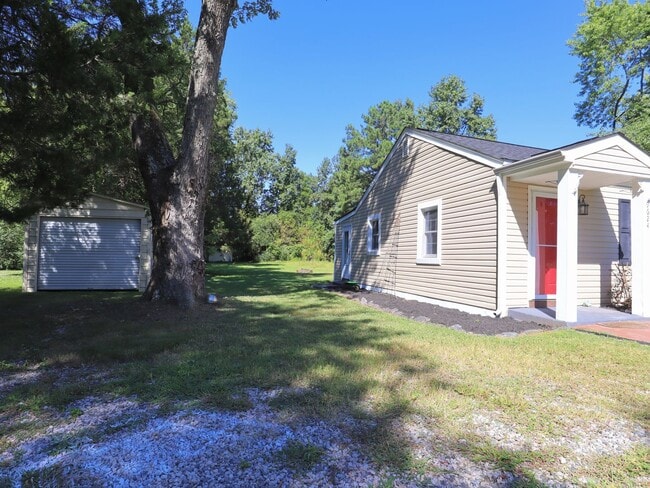Building Photo - Cozy 2-Bedroom Home on Half an Acre in Nor...