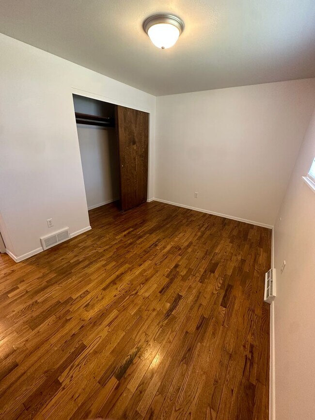 Building Photo - 1367