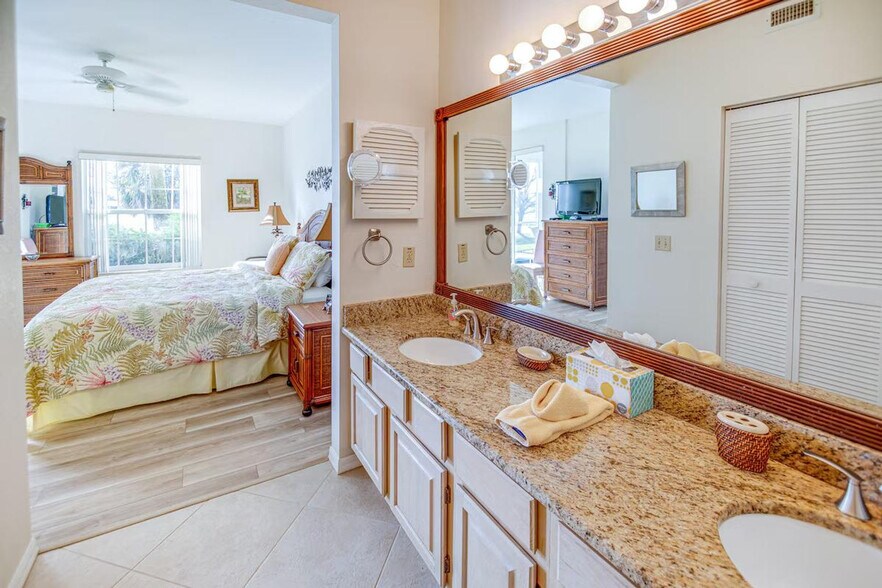 Building Photo - 9851 Costa Mesa Ln