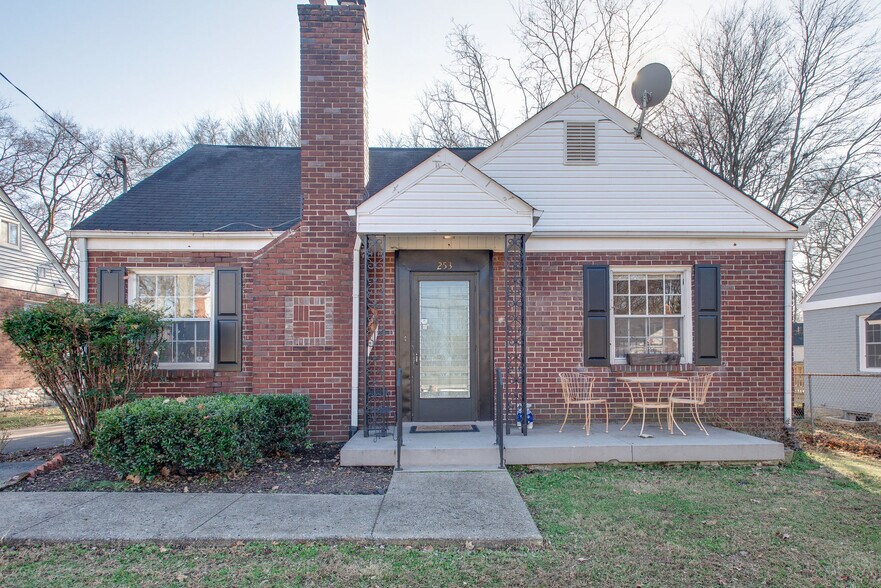 Building Photo - 253 Thuss Ave