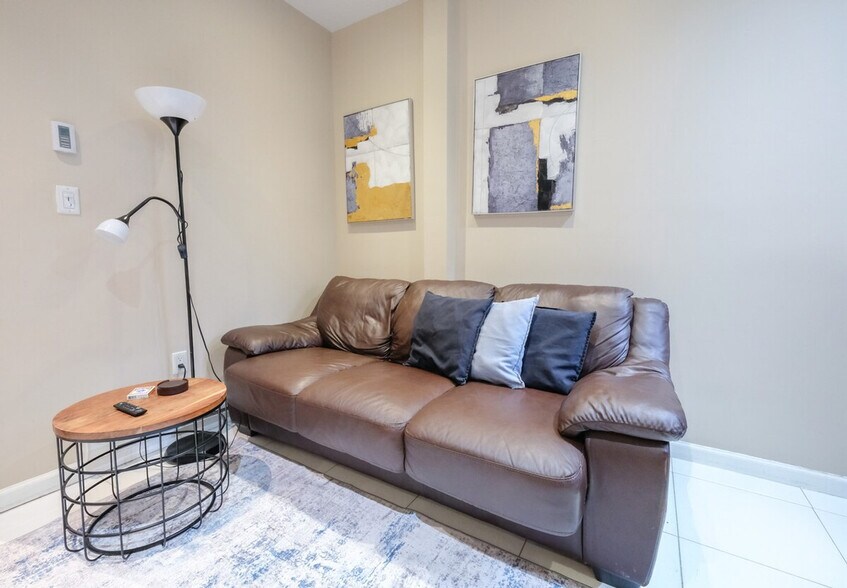 Building Photo - 5 W 101st St