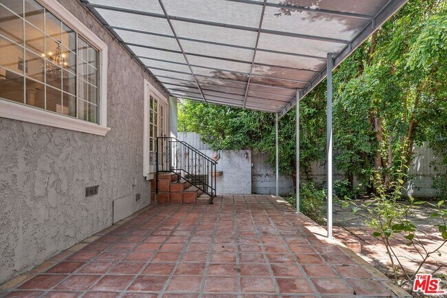 Building Photo - 4442 St Clair Ave