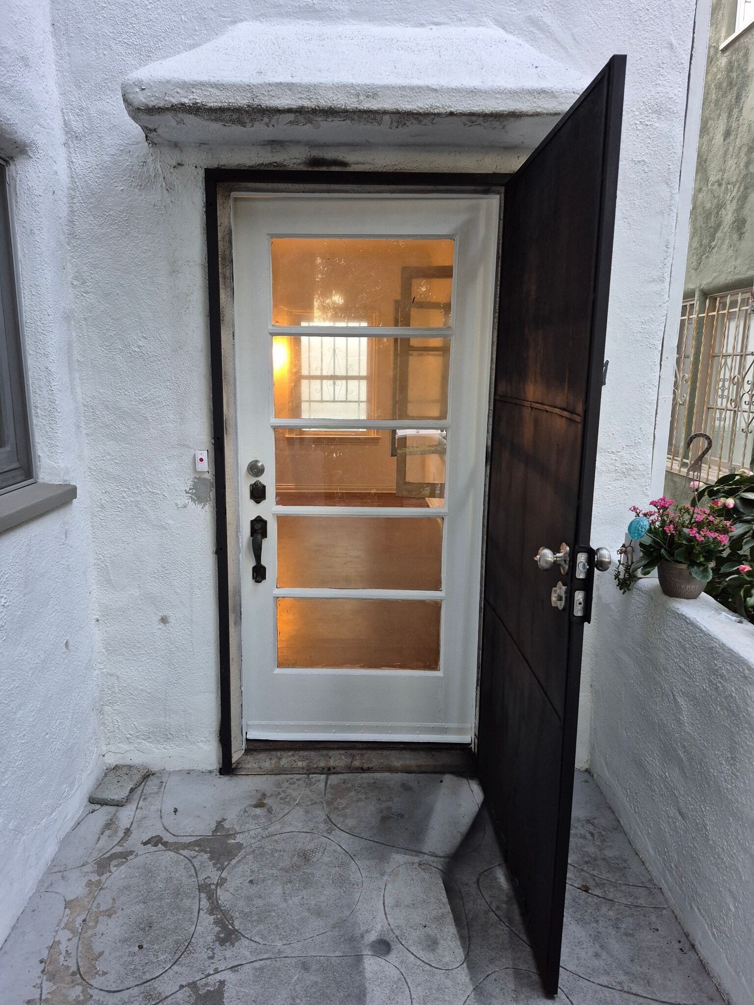 Front door - 861 N Alexandria Ave