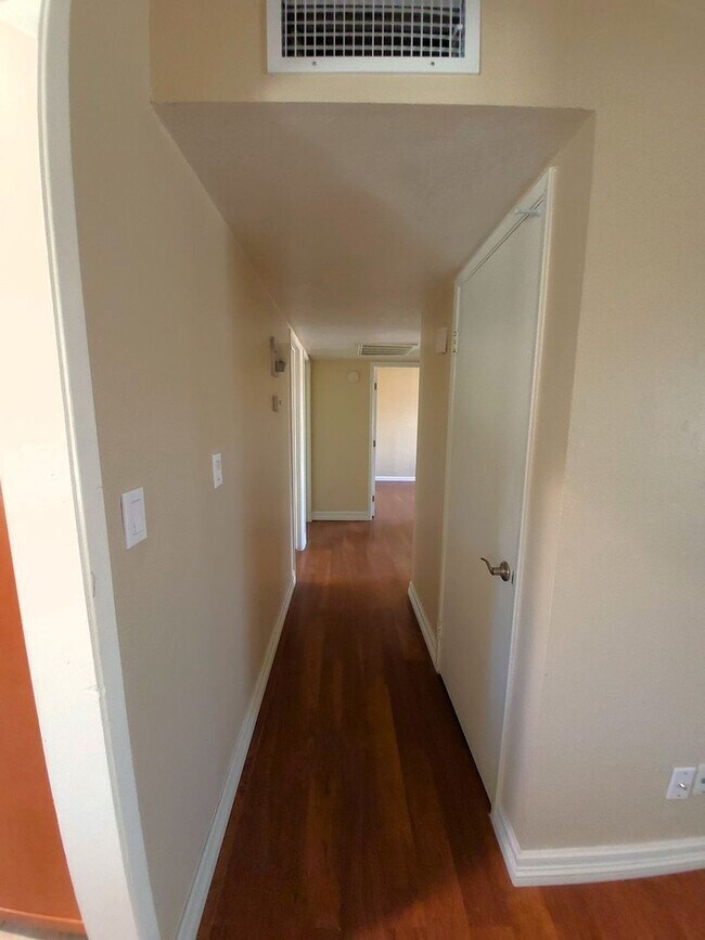 Building Photo - RECENT REMODEL IN AHWATUKEE!
