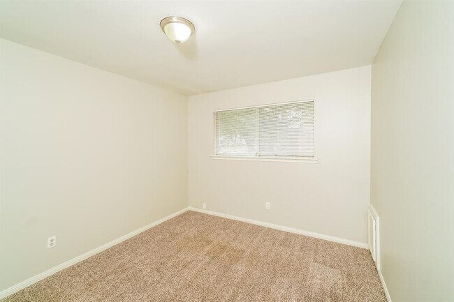 Building Photo - 10430 Rustic Gate Rd