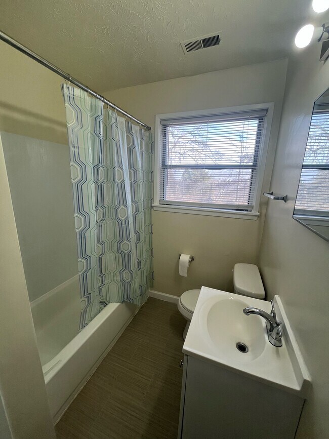 Building Photo - 2237 N 38th St