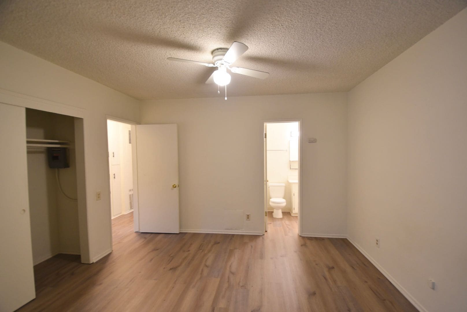 Building Photo - 10843 Kling St