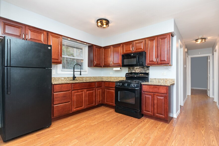 Building Photo - 544 Garfield Ave