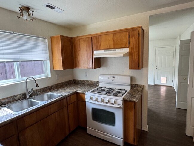 Building Photo - 118 SHAST A&amp;B